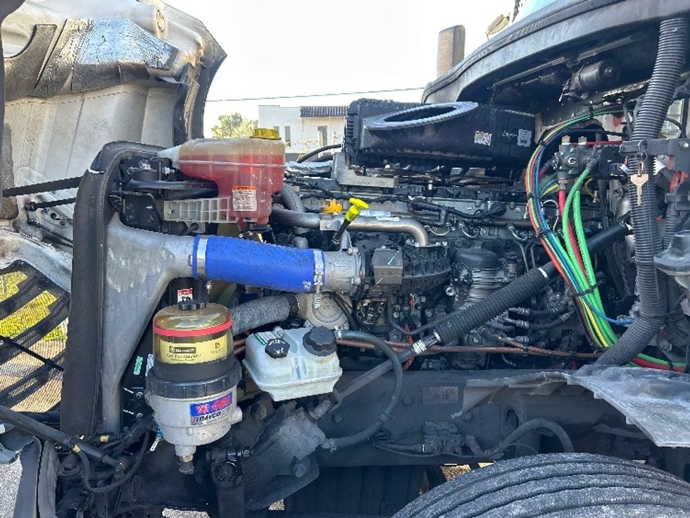 Day Cab Tractor-Heavy Duty Tractors-Freightliner-2020-T12642ST-Tampa-FL-537,840\n\t\tmiles-$ 33,000 - Image 16