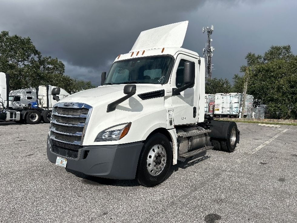 Day Cab Tractor-Heavy Duty Tractors-Freightliner-2020-T12642ST-Tampa-FL-537,840\n\t\tmiles-$ 33,000 - Image 3
