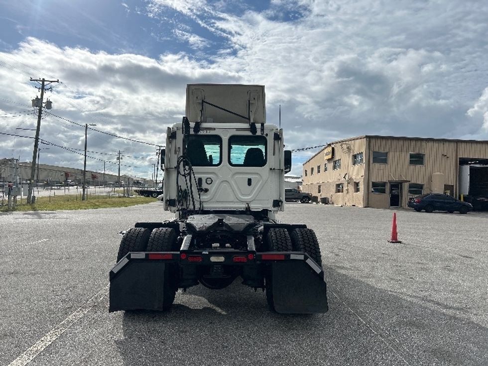Day Cab Tractor-Heavy Duty Tractors-Freightliner-2020-T12642ST-Tampa-FL-537,840\n\t\tmiles-$ 33,000 - Image 6