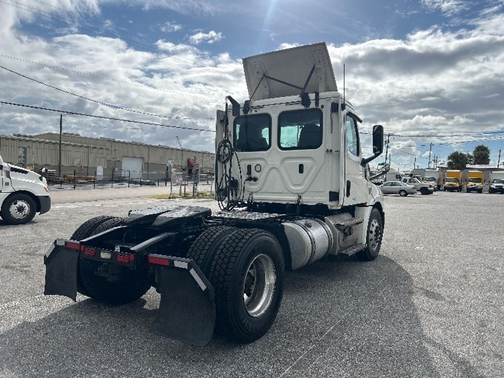 Day Cab Tractor-Heavy Duty Tractors-Freightliner-2020-T12642ST-Tampa-FL-537,840\n\t\tmiles-$ 33,000 - Image 7