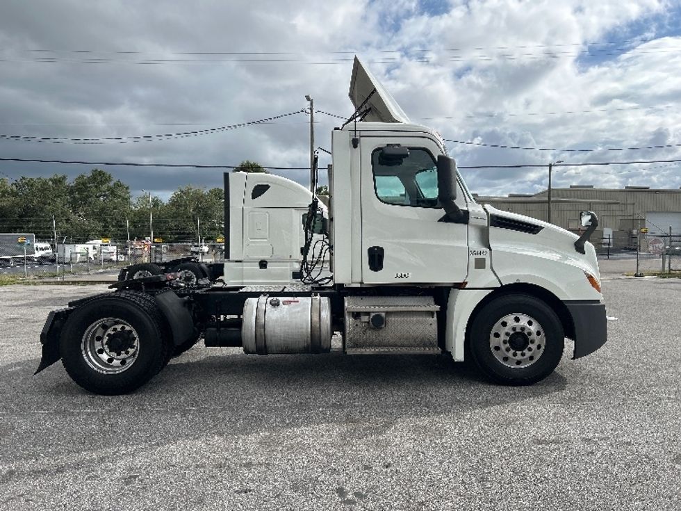 Day Cab Tractor-Heavy Duty Tractors-Freightliner-2020-T12642ST-Tampa-FL-537,840\n\t\tmiles-$ 33,000 - Image 8