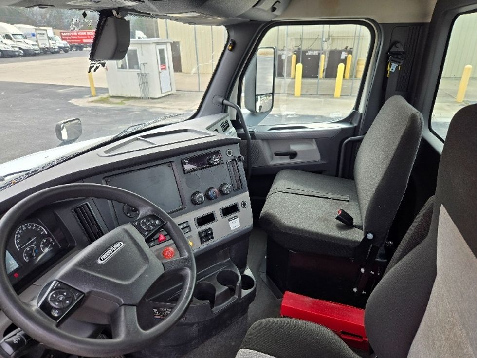 Day Cab Tractor-Heavy Duty Tractors-Freightliner-2020-T12642ST-Villa Rica-GA-399,589\n\t\tmiles-$ 42,250 - Image 10