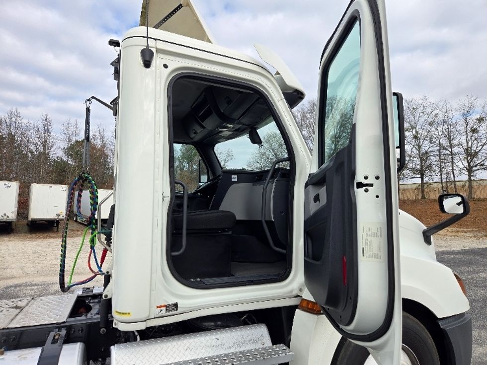 Day Cab Tractor-Heavy Duty Tractors-Freightliner-2020-T12642ST-Villa Rica-GA-399,589\n\t\tmiles-$ 42,250 - Image 11