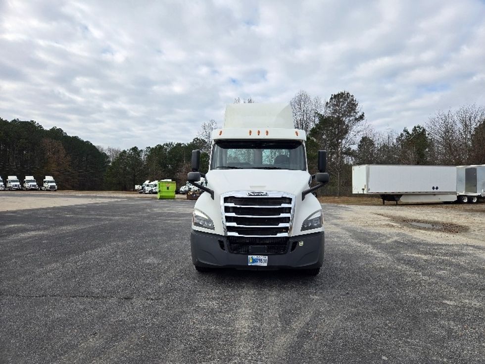 Day Cab Tractor-Heavy Duty Tractors-Freightliner-2020-T12642ST-Villa Rica-GA-399,589\n\t\tmiles-$ 42,250 - Image 2