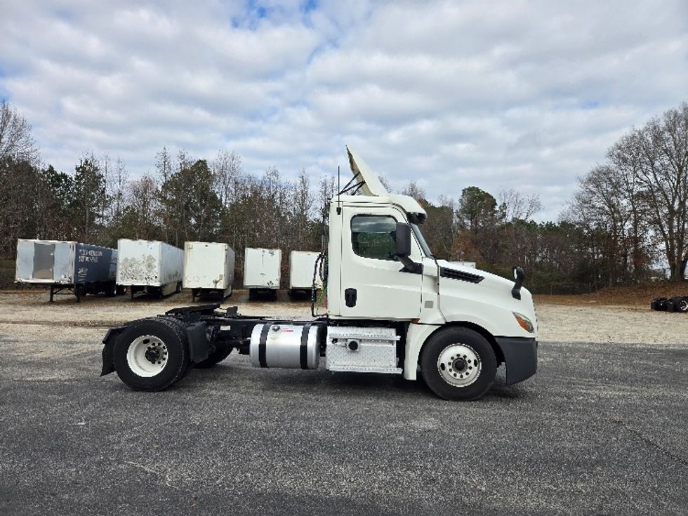 Day Cab Tractor-Heavy Duty Tractors-Freightliner-2020-T12642ST-Villa Rica-GA-399,589\n\t\tmiles-$ 42,250 - Image 8