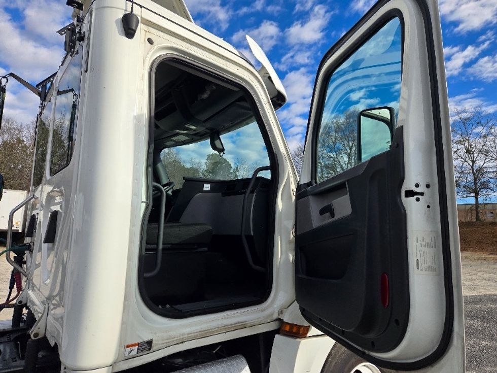 Day Cab Tractor-Heavy Duty Tractors-Freightliner-2020-T12642ST-Villa Rica-GA-495,315\n\t\tmiles-$ 36,500 - Image 12
