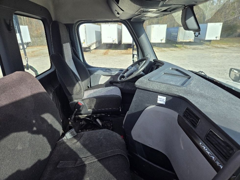 Day Cab Tractor-Heavy Duty Tractors-Freightliner-2020-T12642ST-Villa Rica-GA-495,315\n\t\tmiles-$ 36,500 - Image 14