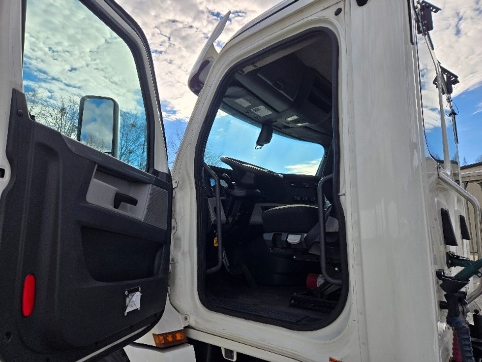 Day Cab Tractor-Heavy Duty Tractors-Freightliner-2020-T12642ST-Villa Rica-GA-495,315\n\t\tmiles-$ 36,500 - Image 9
