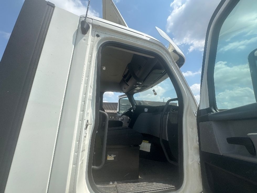 Day Cab Tractor-Heavy Duty Tractors-Freightliner-2020-T12642ST-Weatherford-TX-378,531\n\t\tmiles-$ 43,500 - Image 12