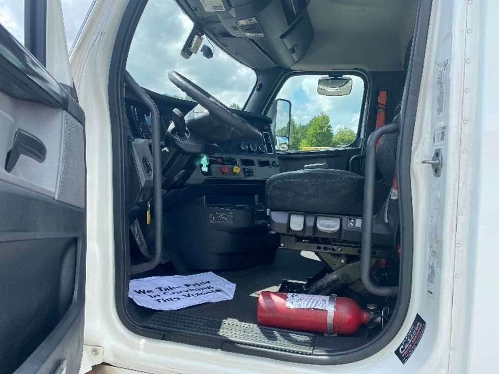 Day Cab Tractor-Heavy Duty Tractors-Freightliner-2020-T12642ST-West Columbia-SC-482,395\n\t\tmiles-$ 41,750 - Image 9