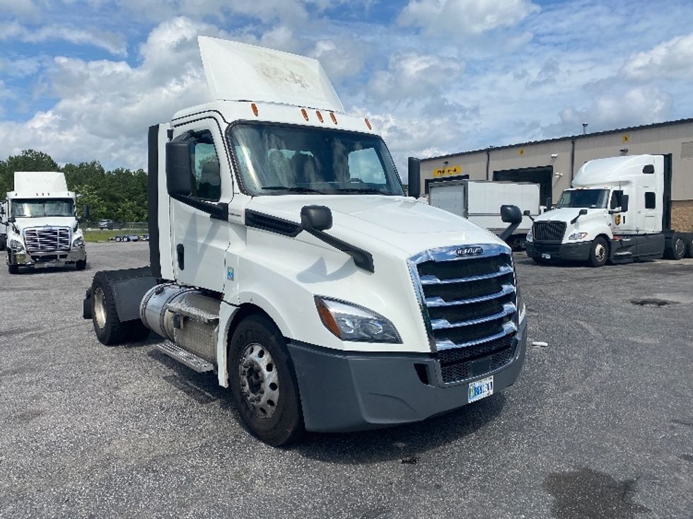 Day Cab Tractor-Heavy Duty Tractors-Freightliner-2020-T12642ST-West Columbia-SC-569,528\n\t\tmiles-$ 33,500 - Image 1