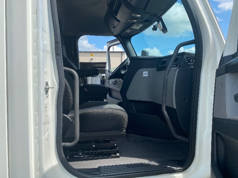 Day Cab Tractor-Heavy Duty Tractors-Freightliner-2020-T12642ST-West Columbia-SC-569,528\n\t\tmiles-$ 33,500 - Image 12