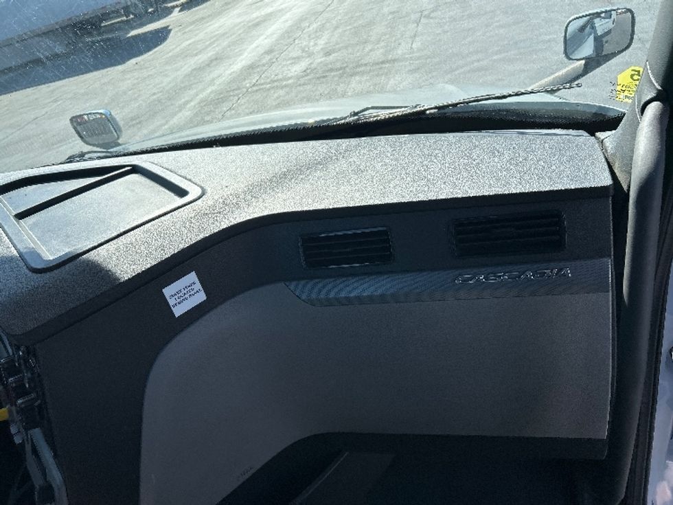 Day Cab Tractor-Heavy Duty Tractors-Freightliner-2020-T12642ST-West Sacramento-CA-370,932\n\t\tmiles-$ 44,000 - Image 13