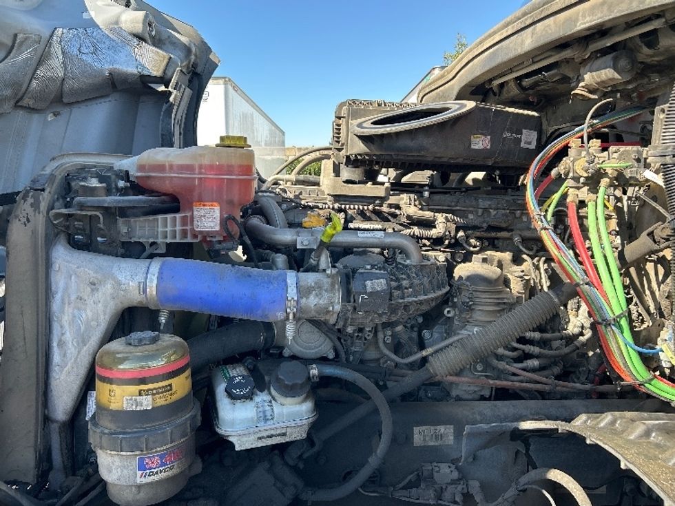 Day Cab Tractor-Heavy Duty Tractors-Freightliner-2020-T12642ST-West Sacramento-CA-370,932\n\t\tmiles-$ 44,000 - Image 16