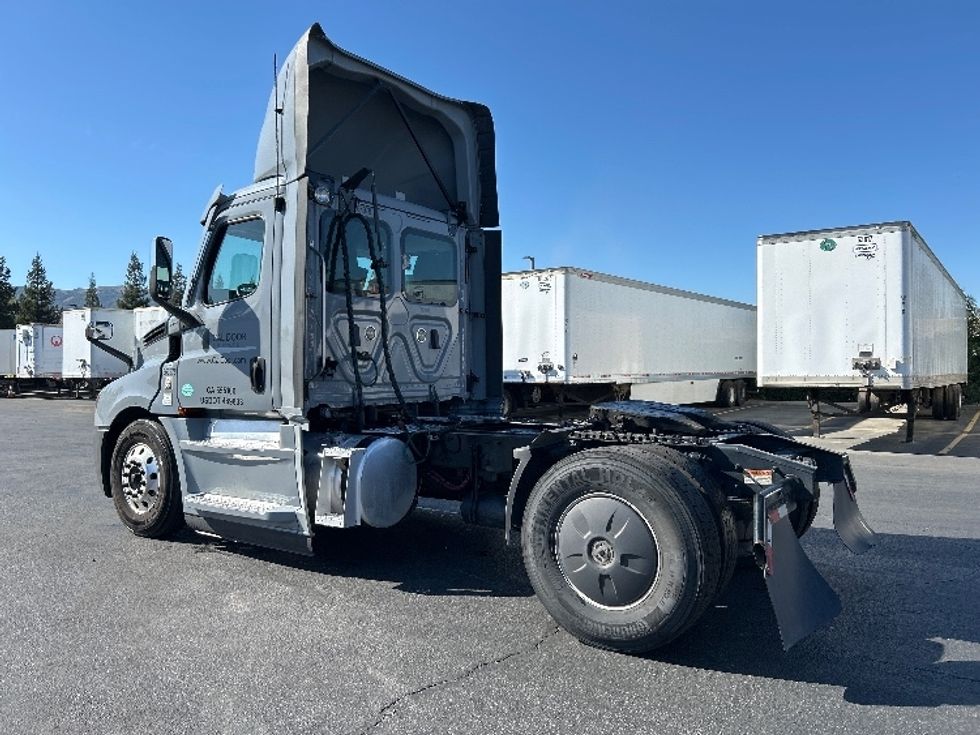 Day Cab Tractor-Heavy Duty Tractors-Freightliner-2020-T12642ST-West Sacramento-CA-370,932\n\t\tmiles-$ 44,000 - Image 17