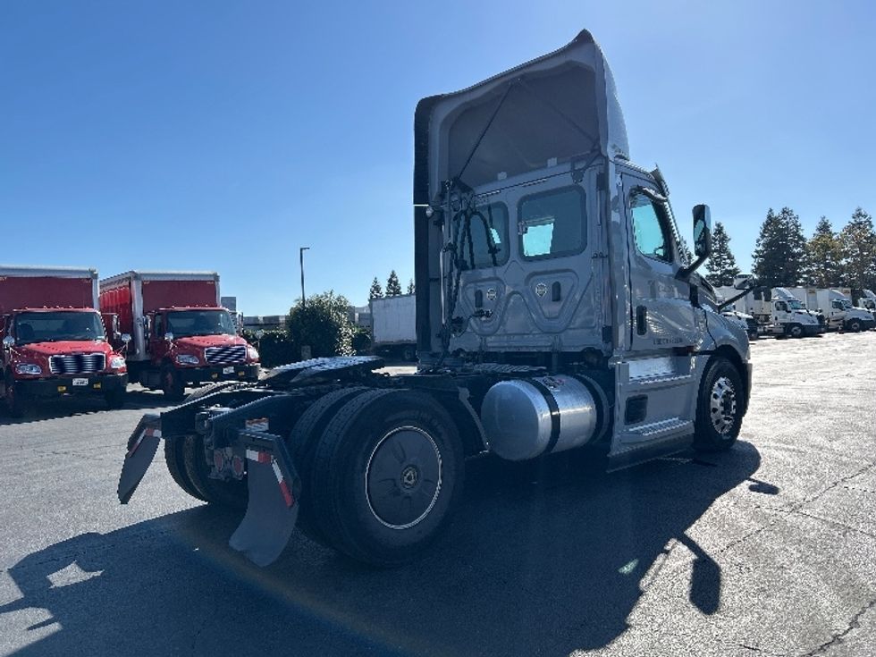 Day Cab Tractor-Heavy Duty Tractors-Freightliner-2020-T12642ST-West Sacramento-CA-370,932\n\t\tmiles-$ 44,000 - Image 18