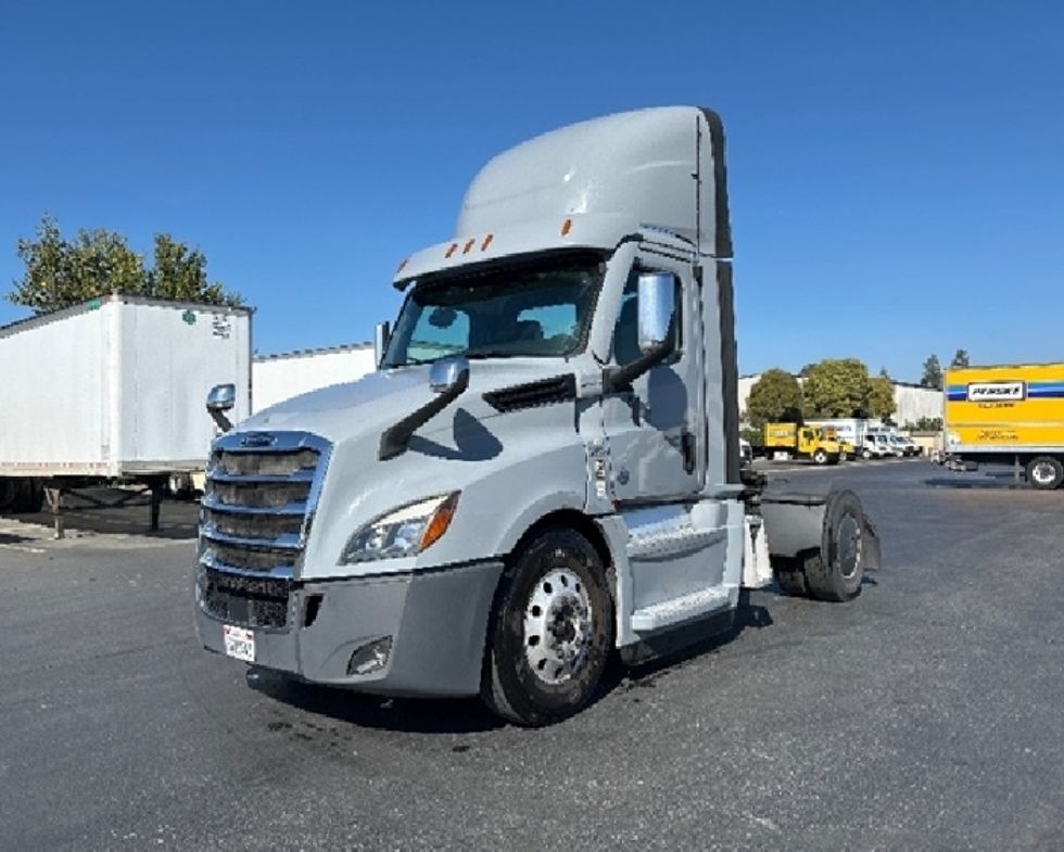 Day Cab Tractor-Heavy Duty Tractors-Freightliner-2020-T12642ST-West Sacramento-CA-370,932\n\t\tmiles-$ 44,000 - Image 3