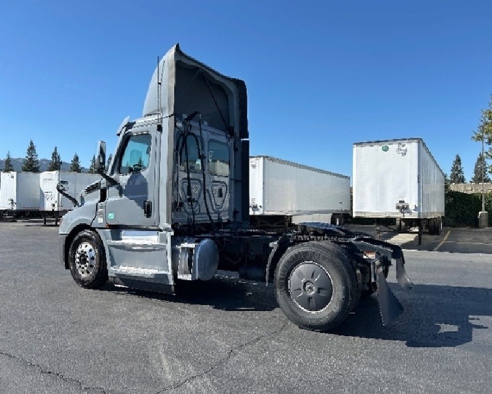 Day Cab Tractor-Heavy Duty Tractors-Freightliner-2020-T12642ST-West Sacramento-CA-370,932\n\t\tmiles-$ 44,000 - Image 5