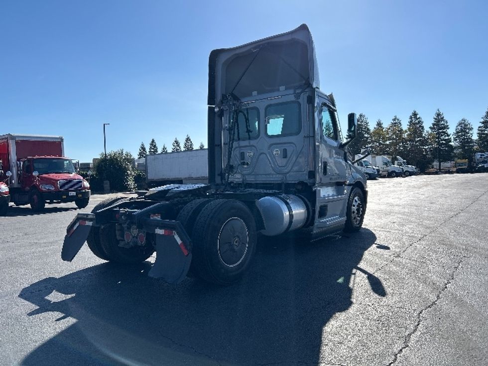 Day Cab Tractor-Heavy Duty Tractors-Freightliner-2020-T12642ST-West Sacramento-CA-370,932\n\t\tmiles-$ 44,000 - Image 7