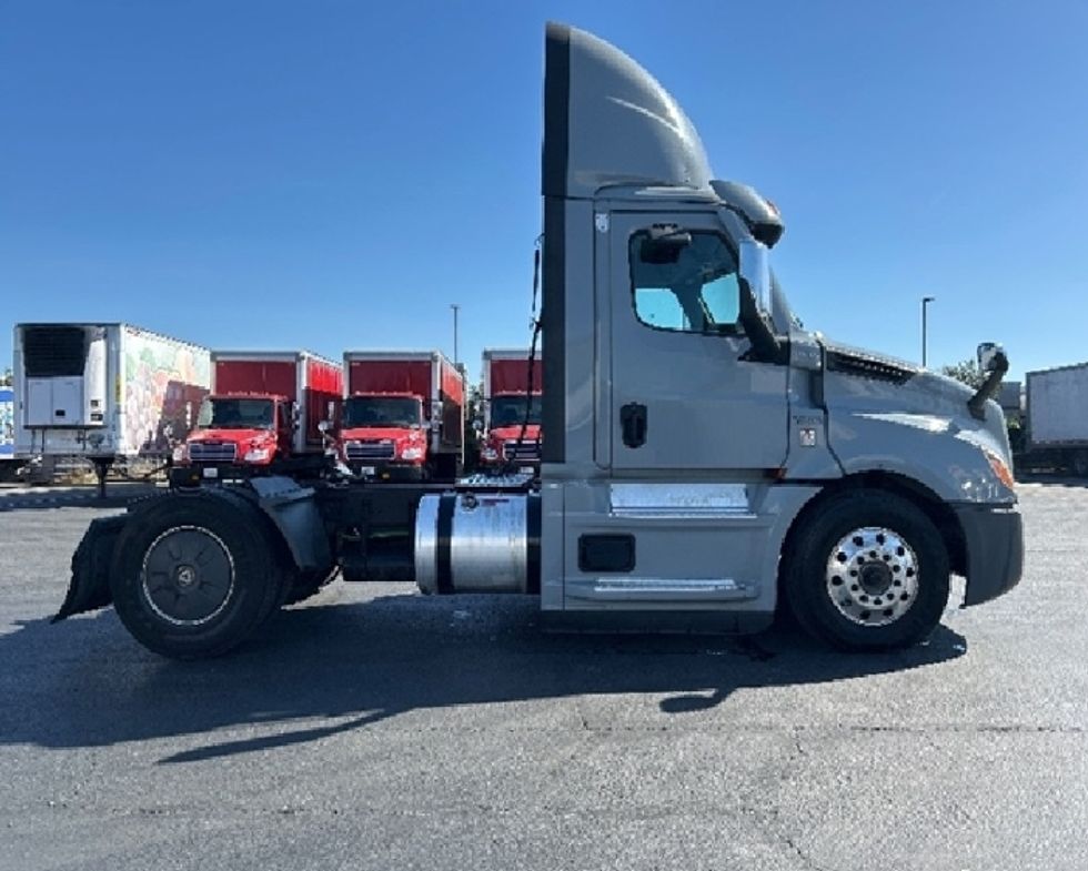 Day Cab Tractor-Heavy Duty Tractors-Freightliner-2020-T12642ST-West Sacramento-CA-370,932\n\t\tmiles-$ 44,000 - Image 8