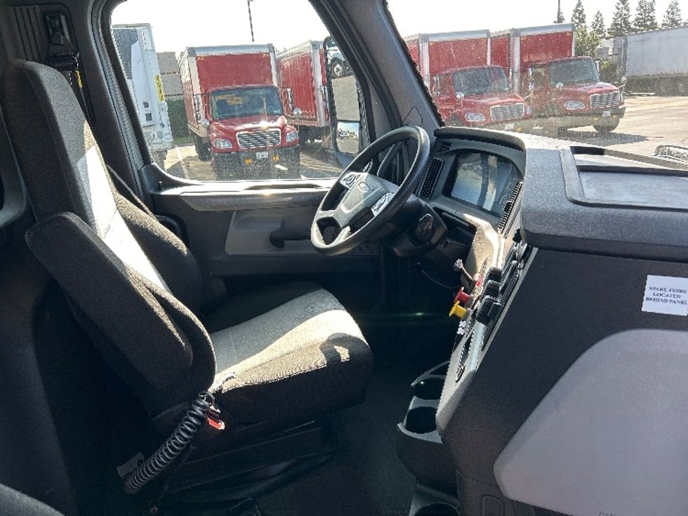 Day Cab Tractor-Heavy Duty Tractors-Freightliner-2020-T12642ST-West Sacramento-CA-387,684\n\t\tmiles-$ 43,000 - Image 14