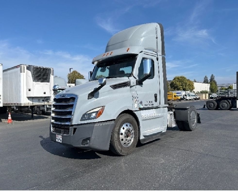 Day Cab Tractor-Heavy Duty Tractors-Freightliner-2020-T12642ST-West Sacramento-CA-387,684\n\t\tmiles-$ 43,000 - Image 3