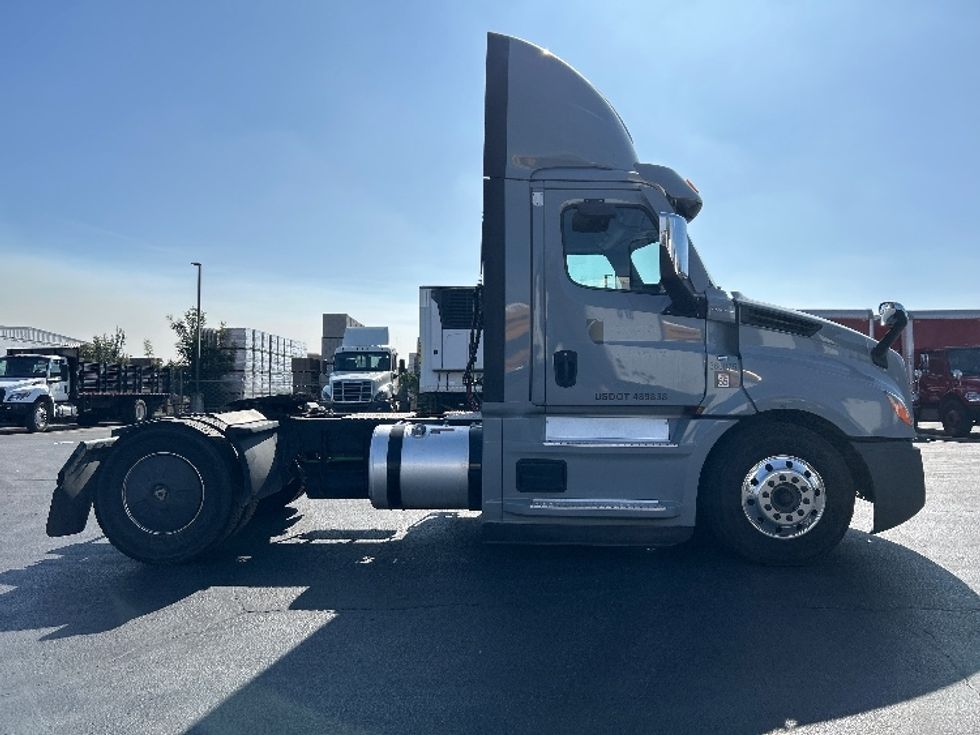 Day Cab Tractor-Heavy Duty Tractors-Freightliner-2020-T12642ST-West Sacramento-CA-387,684\n\t\tmiles-$ 43,000 - Image 8