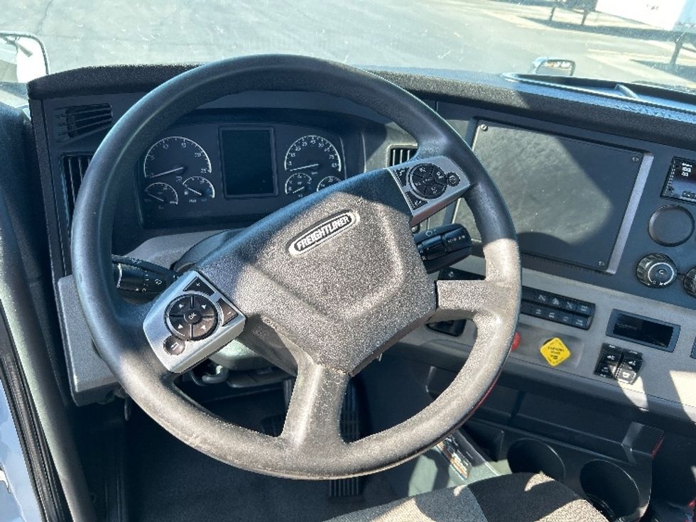Day Cab Tractor-Heavy Duty Tractors-Freightliner-2020-T12642ST-West Sacramento-CA-389,017\n\t\tmiles-$ 43,000 - Image 10
