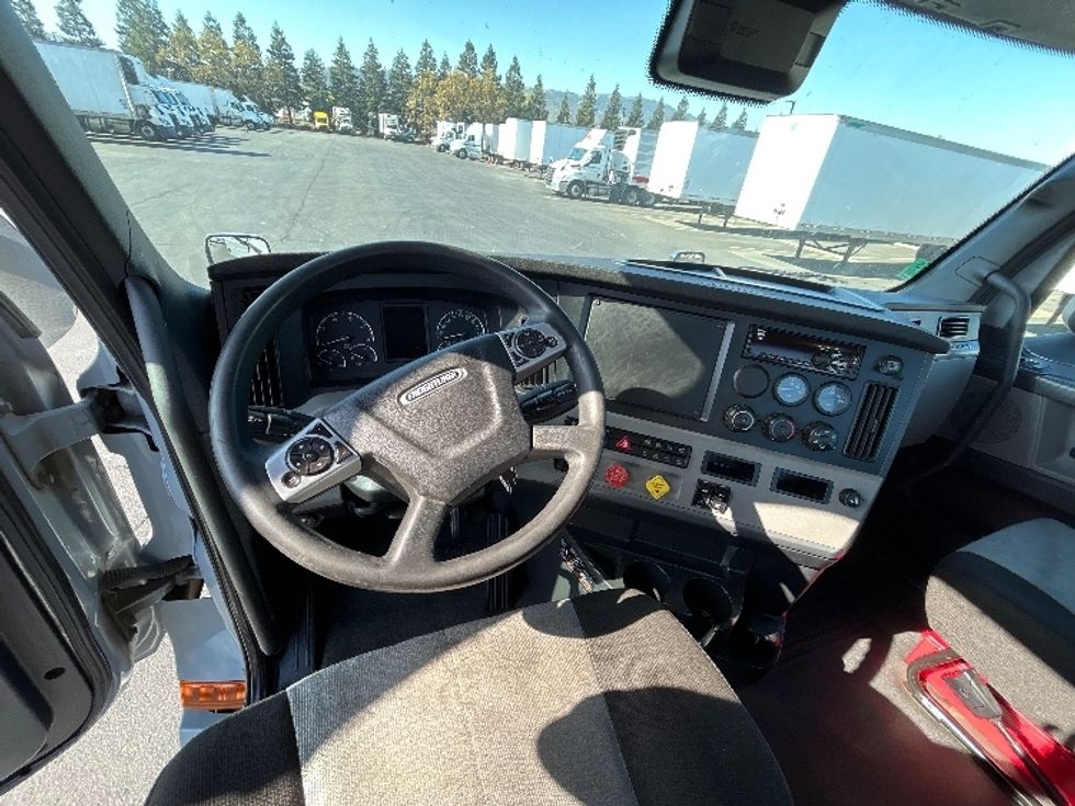 Day Cab Tractor-Heavy Duty Tractors-Freightliner-2020-T12642ST-West Sacramento-CA-389,017\n\t\tmiles-$ 43,000 - Image 11