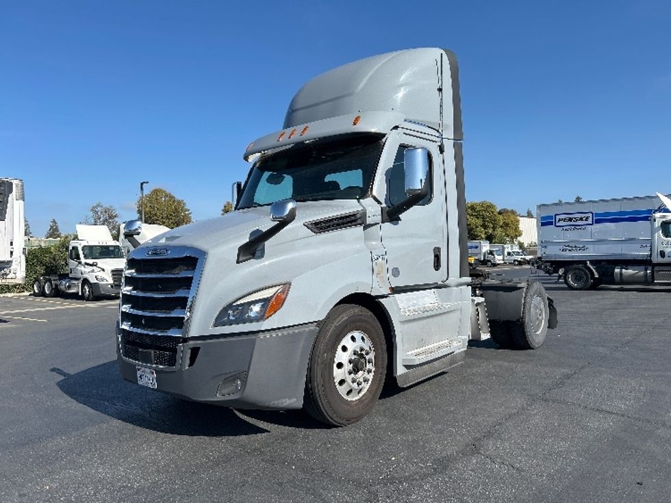 Day Cab Tractor-Heavy Duty Tractors-Freightliner-2020-T12642ST-West Sacramento-CA-389,017\n\t\tmiles-$ 43,000 - Image 3