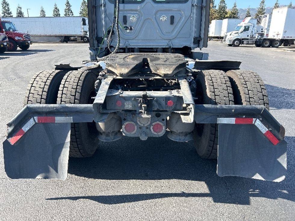 Day Cab Tractor-Heavy Duty Tractors-Freightliner-2020-T12642ST-West Sacramento-CA-389,017\n\t\tmiles-$ 43,000 - Image 6