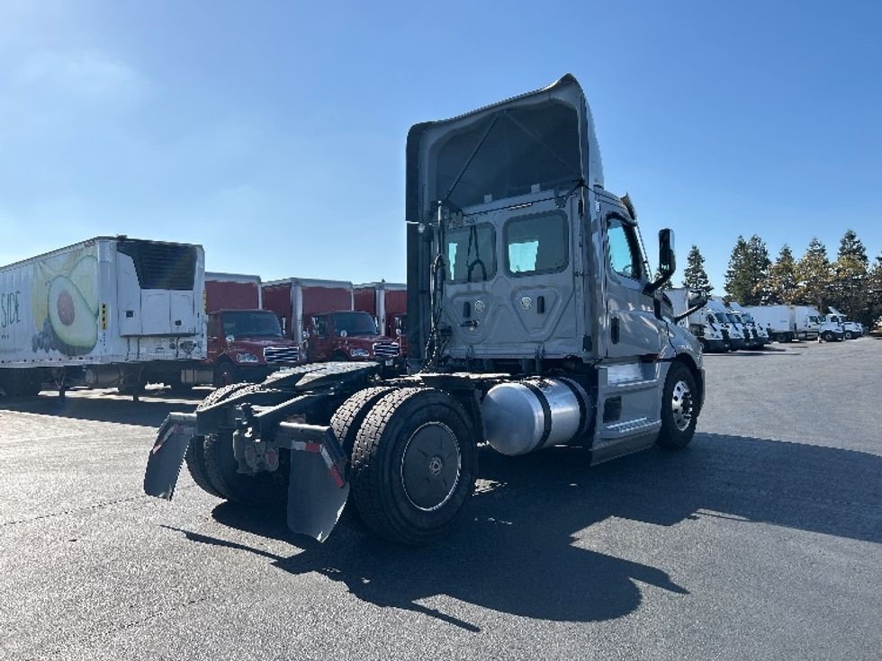 Day Cab Tractor-Heavy Duty Tractors-Freightliner-2020-T12642ST-West Sacramento-CA-389,017\n\t\tmiles-$ 43,000 - Image 7