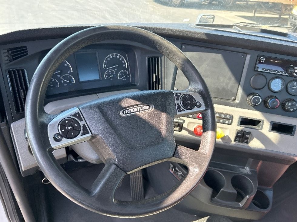 Day Cab Tractor-Heavy Duty Tractors-Freightliner-2020-T12642ST-West Sacramento-CA-398,332\n\t\tmiles-$ 42,500 - Image 10