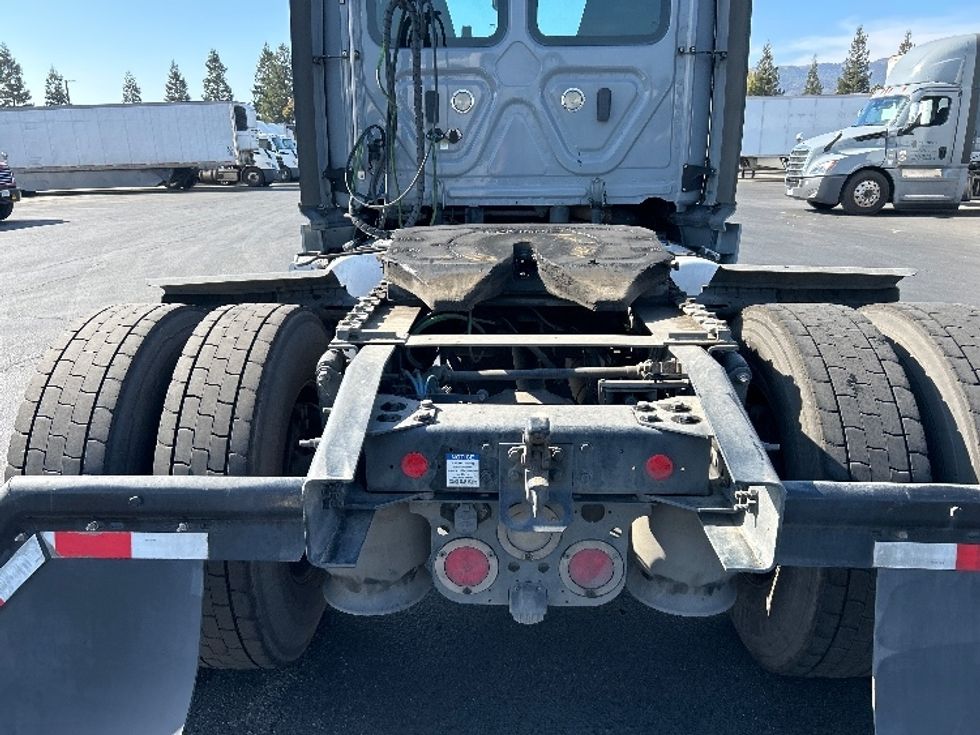Day Cab Tractor-Heavy Duty Tractors-Freightliner-2020-T12642ST-West Sacramento-CA-398,332\n\t\tmiles-$ 42,500 - Image 6