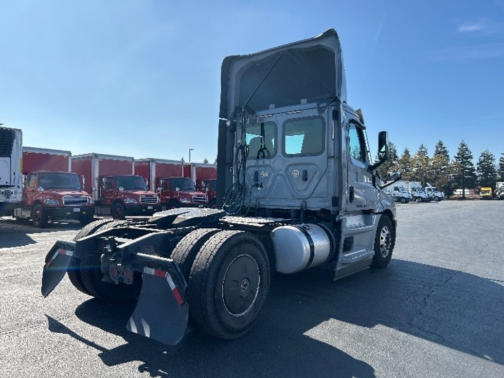 Day Cab Tractor-Heavy Duty Tractors-Freightliner-2020-T12642ST-West Sacramento-CA-398,332\n\t\tmiles-$ 42,500 - Image 7