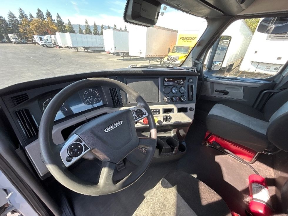 Day Cab Tractor-Heavy Duty Tractors-Freightliner-2020-T12642ST-West Sacramento-CA-398,941\n\t\tmiles-$ 42,500 - Image 10