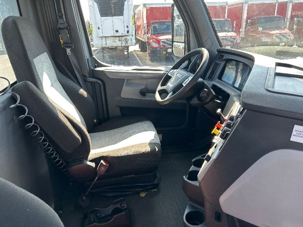 Day Cab Tractor-Heavy Duty Tractors-Freightliner-2020-T12642ST-West Sacramento-CA-398,941\n\t\tmiles-$ 42,500 - Image 14