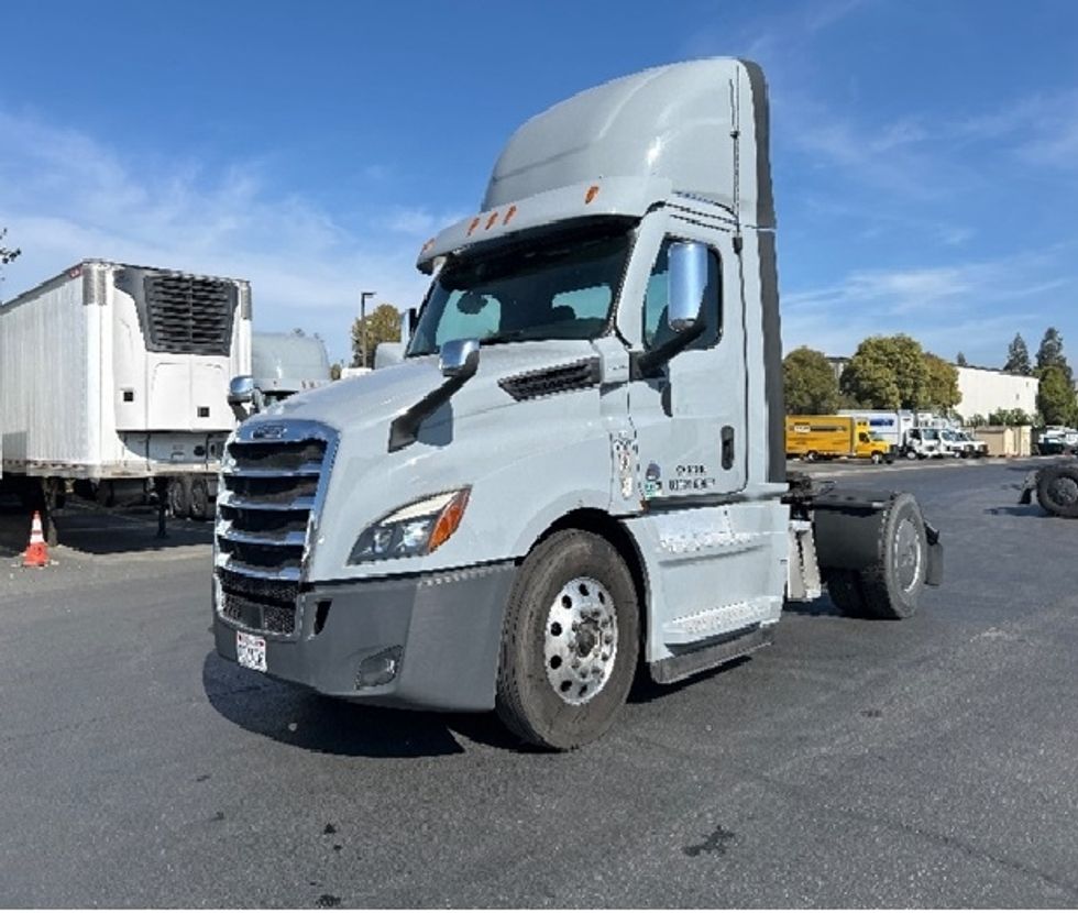 Day Cab Tractor-Heavy Duty Tractors-Freightliner-2020-T12642ST-West Sacramento-CA-398,941\n\t\tmiles-$ 42,500 - Image 3