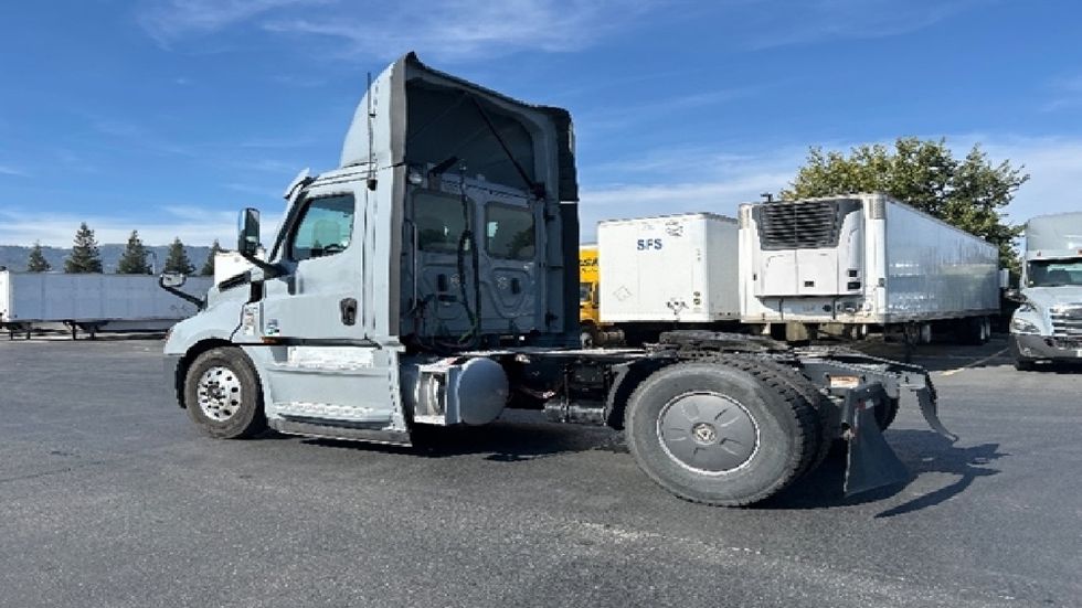 Day Cab Tractor-Heavy Duty Tractors-Freightliner-2020-T12642ST-West Sacramento-CA-398,941\n\t\tmiles-$ 42,500 - Image 5