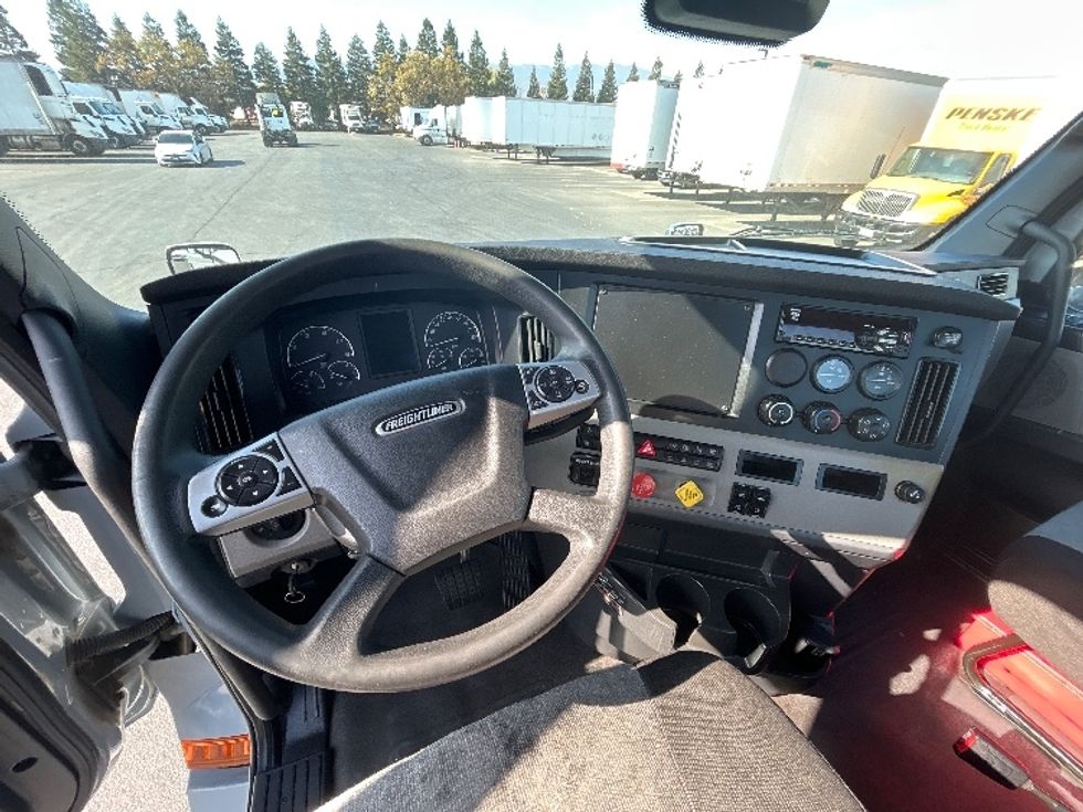 Day Cab Tractor-Heavy Duty Tractors-Freightliner-2020-T12642ST-West Sacramento-CA-400,295\n\t\tmiles-$ 42,500 - Image 11