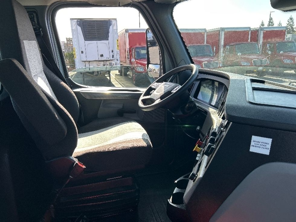 Day Cab Tractor-Heavy Duty Tractors-Freightliner-2020-T12642ST-West Sacramento-CA-400,295\n\t\tmiles-$ 42,500 - Image 14