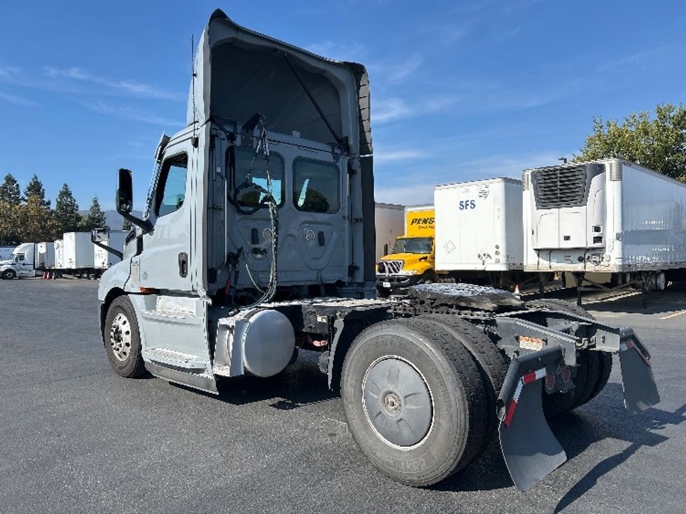 Day Cab Tractor-Heavy Duty Tractors-Freightliner-2020-T12642ST-West Sacramento-CA-400,295\n\t\tmiles-$ 42,500 - Image 17