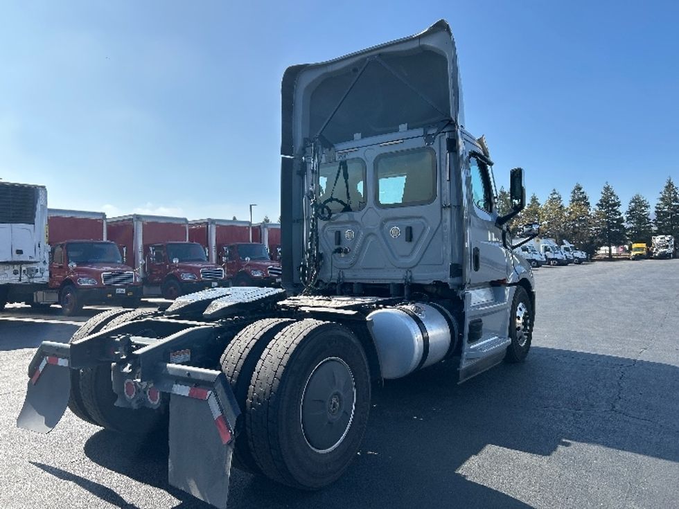 Day Cab Tractor-Heavy Duty Tractors-Freightliner-2020-T12642ST-West Sacramento-CA-400,295\n\t\tmiles-$ 42,500 - Image 18