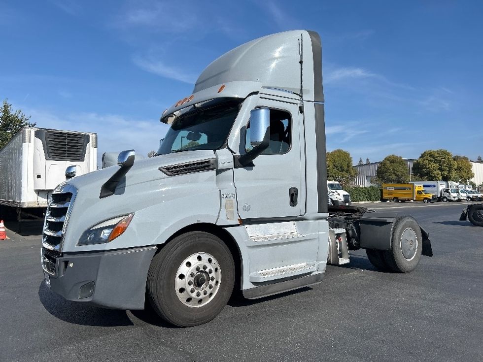 Day Cab Tractor-Heavy Duty Tractors-Freightliner-2020-T12642ST-West Sacramento-CA-400,295\n\t\tmiles-$ 42,500 - Image 3