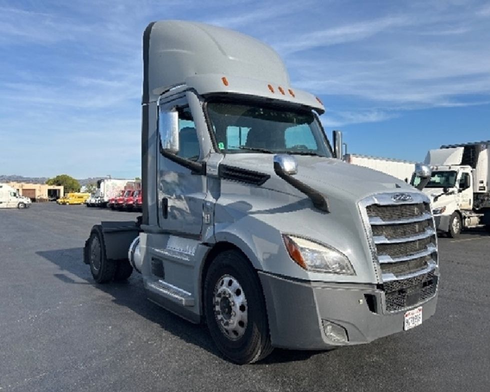 Day Cab Tractor-Heavy Duty Tractors-Freightliner-2020-T12642ST-West Sacramento-CA-400,487\n\t\tmiles-$ 42,500 - Image 1