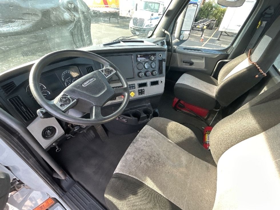 Day Cab Tractor-Heavy Duty Tractors-Freightliner-2020-T12642ST-West Sacramento-CA-400,487\n\t\tmiles-$ 42,500 - Image 10