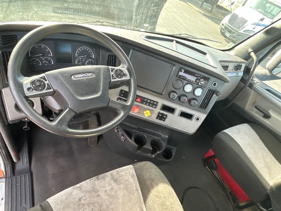 Day Cab Tractor-Heavy Duty Tractors-Freightliner-2020-T12642ST-West Sacramento-CA-400,487\n\t\tmiles-$ 42,500 - Image 11