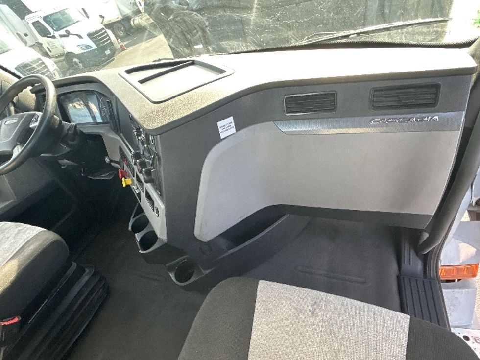 Day Cab Tractor-Heavy Duty Tractors-Freightliner-2020-T12642ST-West Sacramento-CA-400,487\n\t\tmiles-$ 42,500 - Image 13