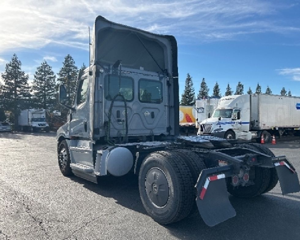 Day Cab Tractor-Heavy Duty Tractors-Freightliner-2020-T12642ST-West Sacramento-CA-400,487\n\t\tmiles-$ 42,500 - Image 5