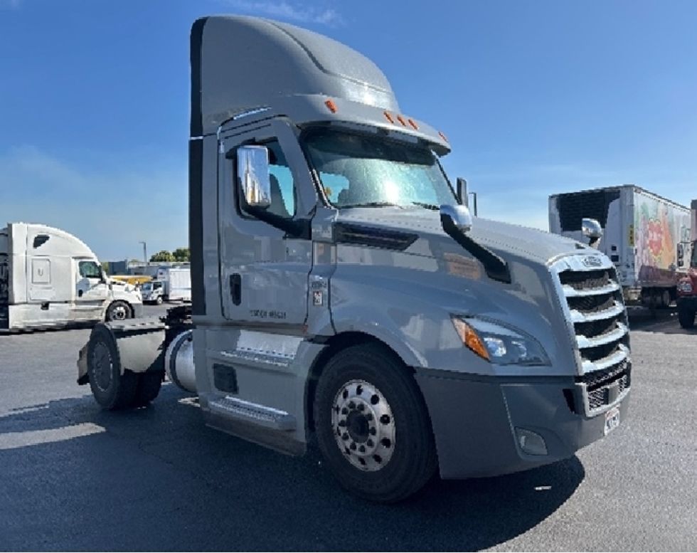 Day Cab Tractor-Heavy Duty Tractors-Freightliner-2020-T12642ST-West Sacramento-CA-412,410\n\t\tmiles-$ 41,750 - Image 1